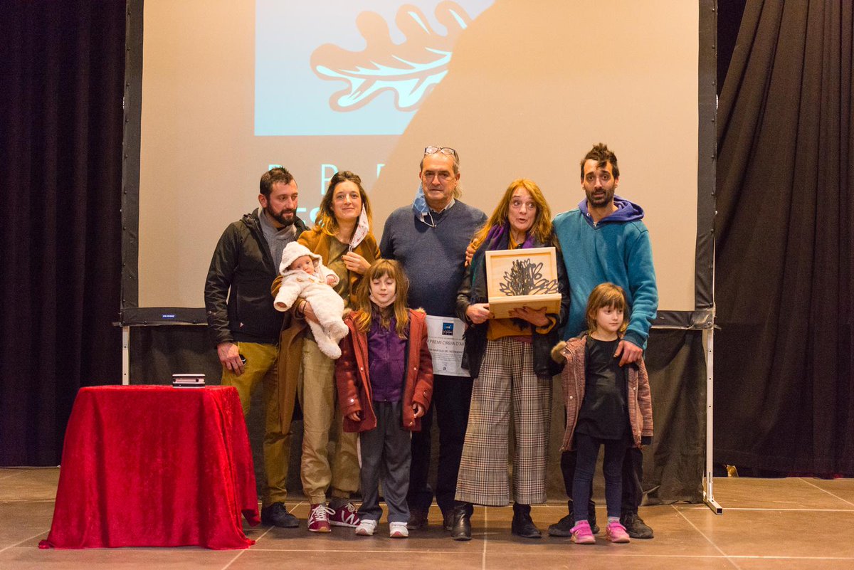 ajcmss's tweet photo. El @cgavarres va atorgar ahir un dels #PremisGavarres 2020 a la família Plana-Barceló, que regenta des de fa trenta anys el popular restaurant Els Metges, al cor de les Gavarres. Concretament va ser el XXIV Premi Cirera d’Arboç: https://t.co/7uagBYeaq6 #ElsMetges #Cruïlles #CMSS https://t.co/ieFMLy0dhg