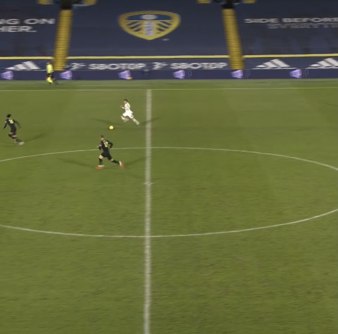 awinehouse1's tweet photo. Two and a half years of Bielsaball and this in the 85th minute at 3-2 up still fries my brain https://t.co/9twVGIQXwJ