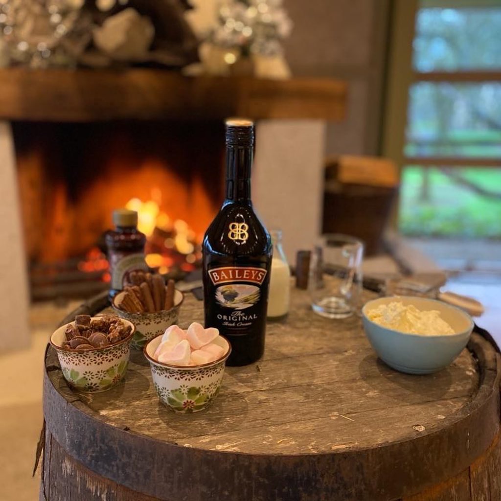 orchardcentre's tweet photo. We were so delighted to join with @goodcausetravel and many more for the virtual “Irish pub” experience for our guests from all over Russia today
#tourismireland #greatexperience #baileysus #baileysfarm #incentivetravel #dontmindifibaileys #wicklownaturally #baileys https://t.co/T9arqACCce