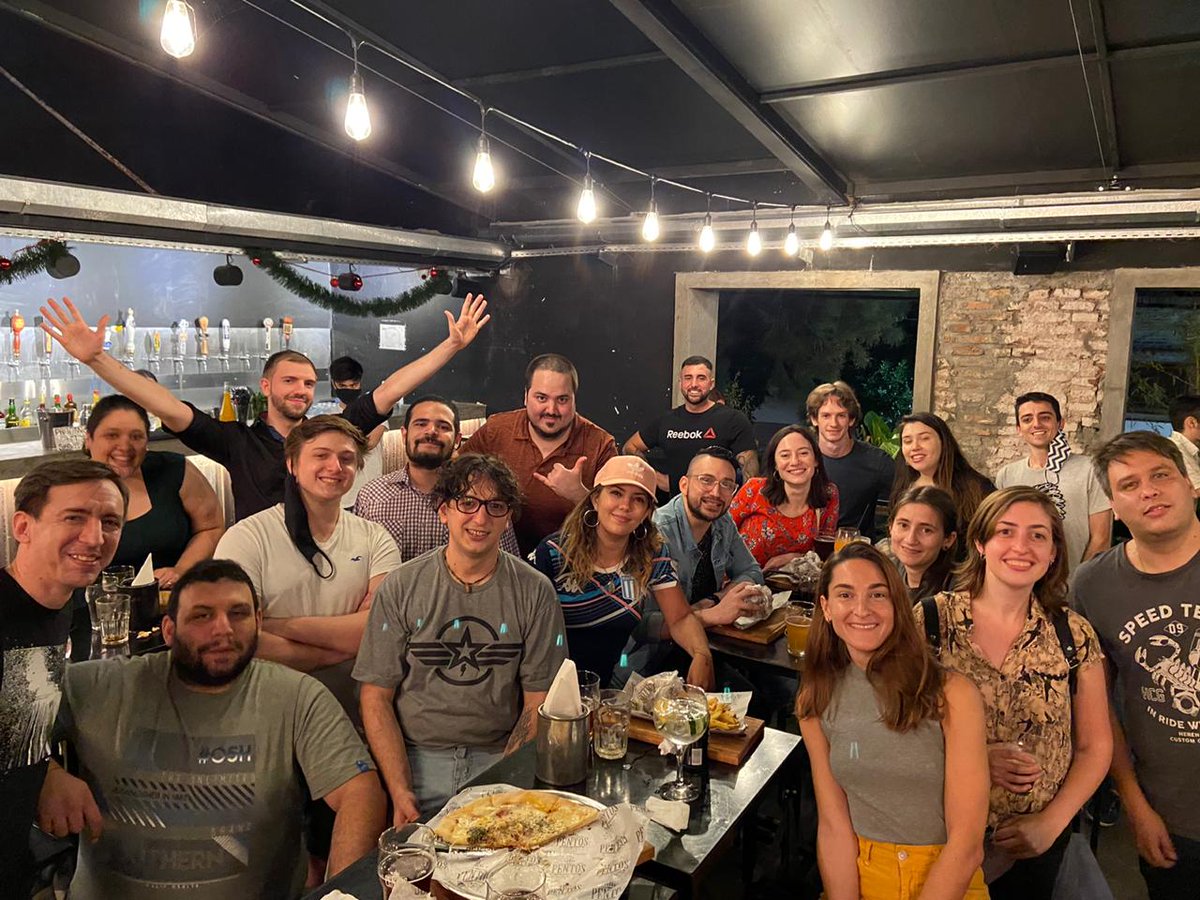 Naturalth_it's tweet photo. Después de varias juntadas virtuales ¡nos vimos los barbijos en vivo! Muchos nos sumamos al #naturalteam durante la pandemia y este fue el primer encuentro en persona.
Brindamos por seguir creciendo juntos y por otro año de trabajo.
#naturaltechers https://t.co/Qc26wQvAvi