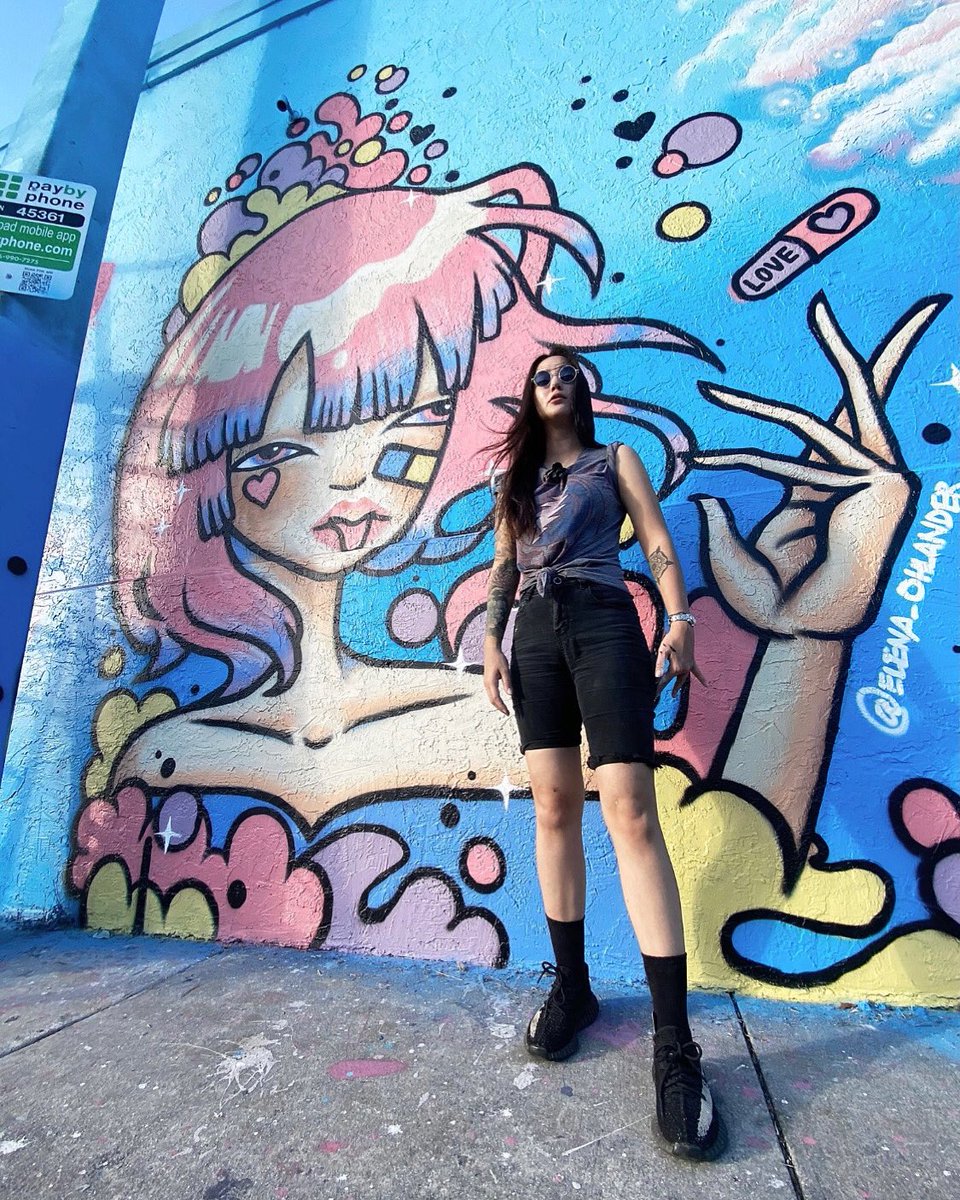 Met an amazing crew of womxn down in Miami this past week. Moments cherished forever. <a href="/WynwoodMiami/">Wynwood Miami</a> <a href="/FewandFarwomen/">Few and Far</a> @nicosuaveart