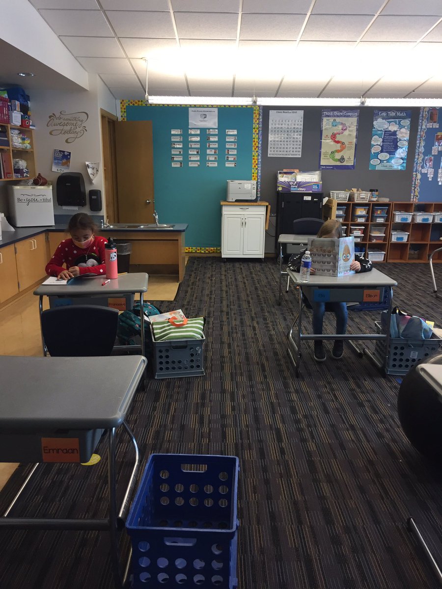 hunter2ndnpe's tweet image. Books for gifts are the best! Reading their holiday gifts from me ❤️