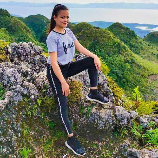 pina_talk's tweet photo. 📍Kandungaw Peak 

Kandungaw Peak  is known as the tallest peak in Dalaguete and it has straight drop-off down one side so it is great for pictorial. https://t.co/y75tH4q55O