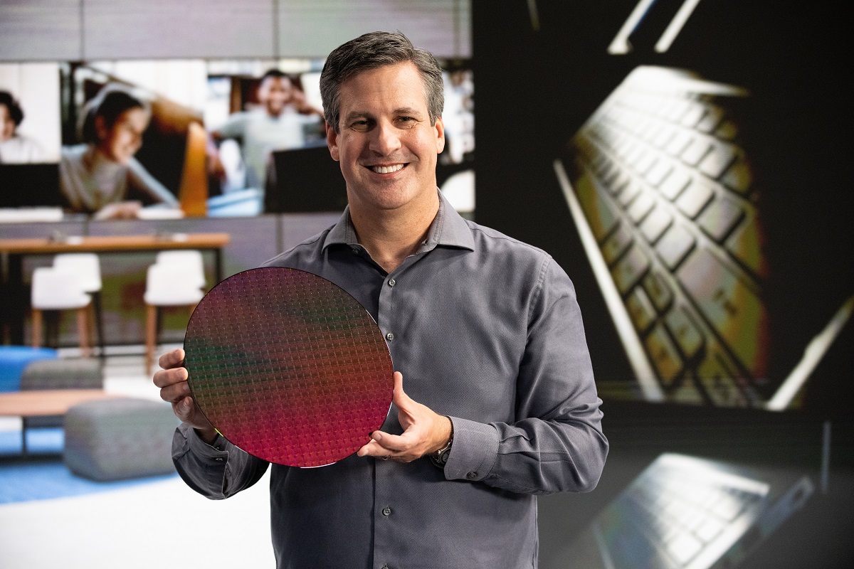 intelnews's tweet photo. Hear from Intel’s Chris Walker and Jim Johnson on why a platform approach – like the one we champion at @Intel – is critical: https://t.co/az4gtd4NJF https://t.co/9g15QwyoEy