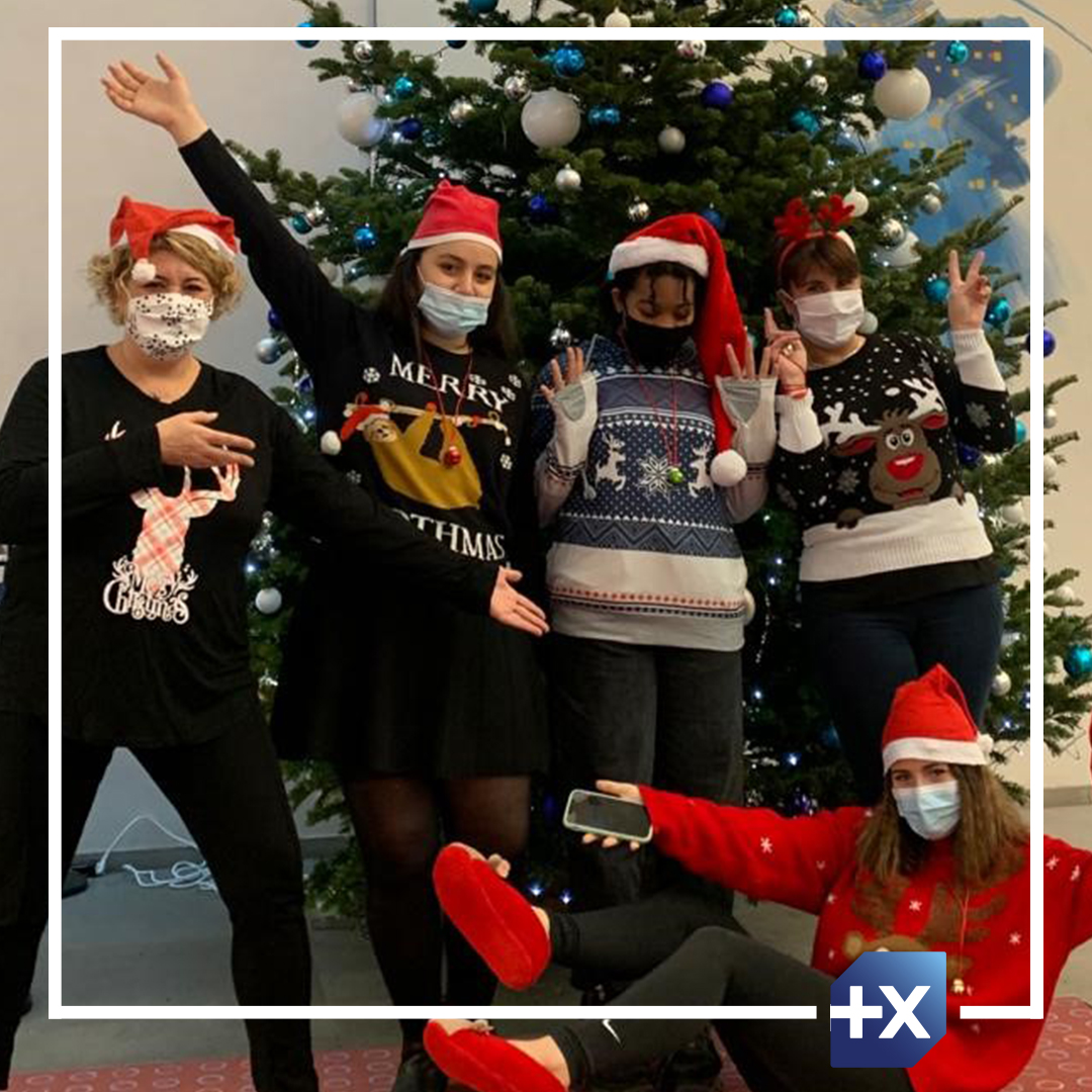 BP_RivesParis's tweet photo. [#Stage3e]👩‍🎓🧑‍🎓
Journée des pulls de noël 🎅 au siège de la Banque Populaire Rives de Paris et shooting photo en soutien d’#Emmaüs ! l J4
#BPCE Banque Populaire #joyeuxnoël #bonnesfêtes https://t.co/8rc9bQ19bD
