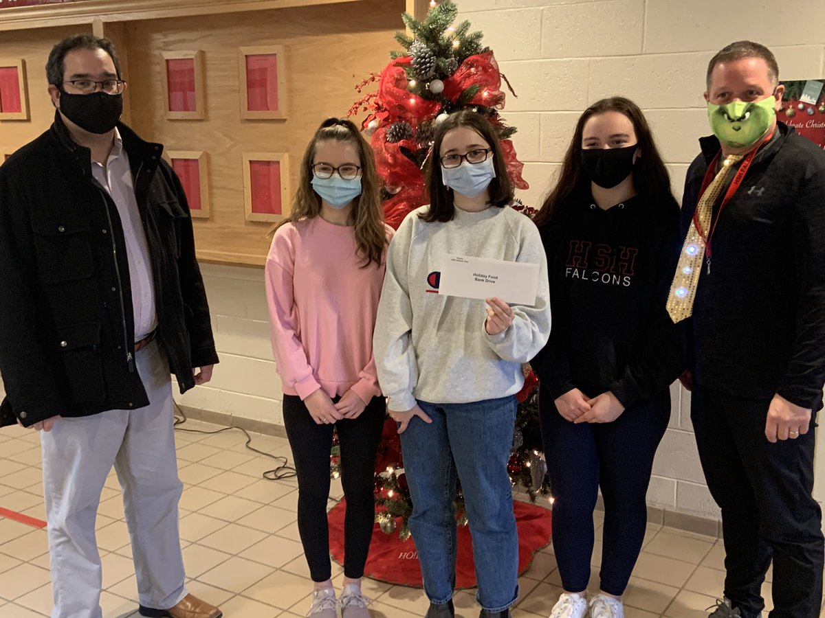 HSHInteractClub's tweet photo. Thanks to Rotary of Avalon Northeast and Household Movers for donating $1000 and lots of food to our food drive!! @AvalonNortheast @HolySpiritHS https://t.co/wKsBMTfU7Z