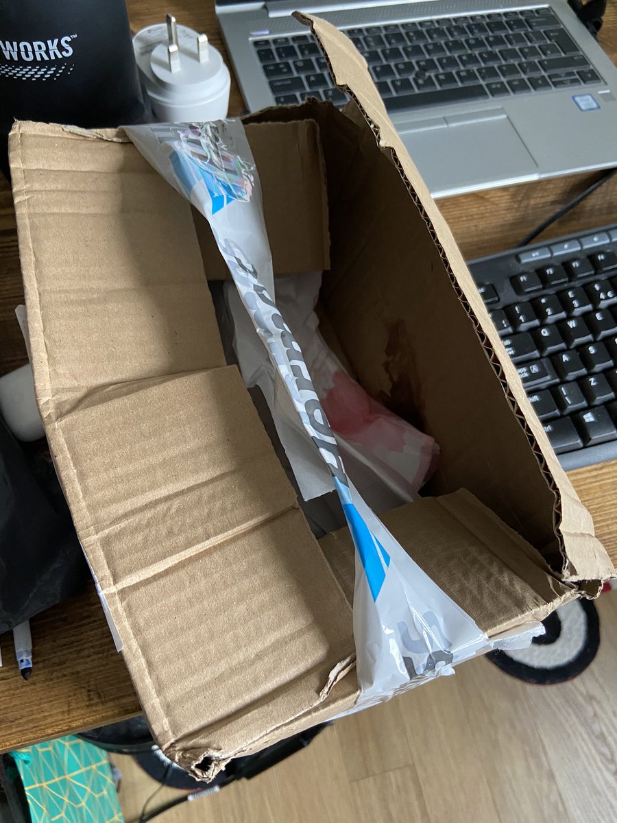 paulDisme's tweet photo. @superdrug disappointed that my order arrived in this condition, showegel leaked everywhere + box torn open, @Hermesparcels what’s going on? #myhermes https://t.co/UMoqm8bYzG
