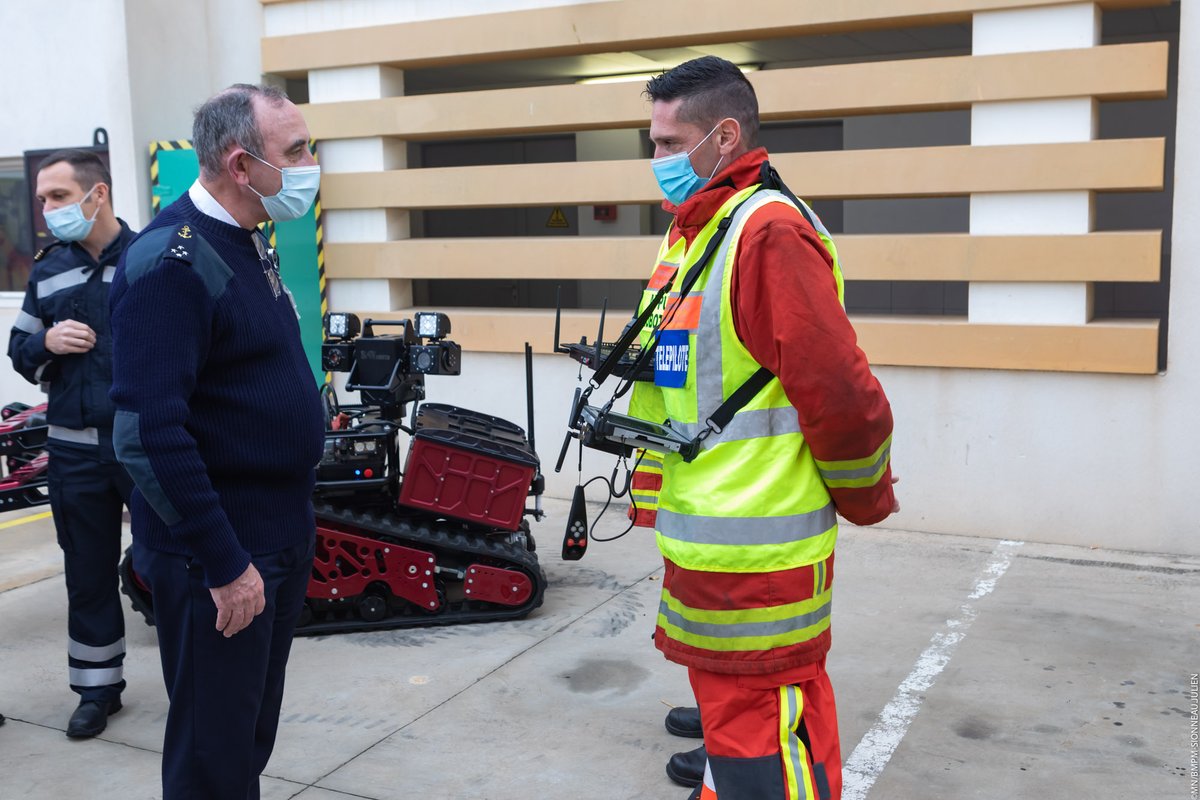 MarinsPompiers's tweet photo. [ Inspection de la Marine Nationale ⚓️]
Ce-jour, le Vice-Amiral d'Escadre Humeau, inspecteur de la @MarineNationale a rendu visite au #BMPM. 
À l'ordre du jour : #innovations, #capinav, #nrbc et #opérations. https://t.co/QTPMHBZPwr