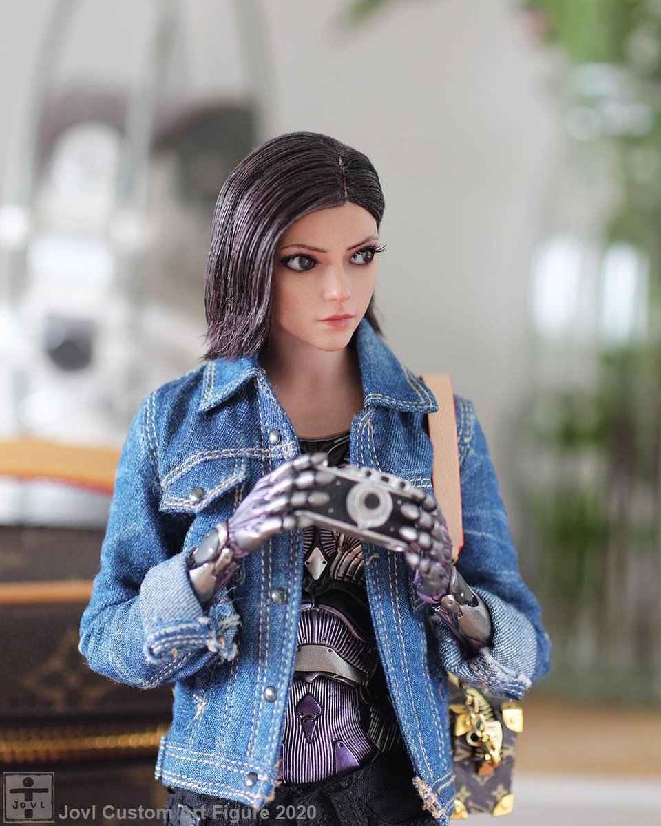 vladdie777's tweet photo. 'Jovl Tang' on Instagram, he made my Alita hair... God I'm so jealous! His #HotToysAlita even has custom eyelashes! 😭😭😭😍😔 #AlitaArmy #AlitaBattleAngel #HotToys #HotToysPhotography 

https://t.co/Ky1HCxnQKN https://t.co/qKde4QFLkn