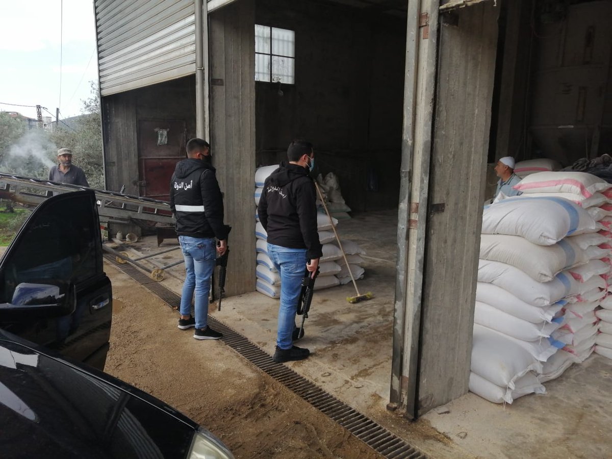 statesecuritylb's tweet photo. مؤازرة مصلحة الزراعة في جولة في منطقتي مرجعيون وبنت جبيل على محلات بيع الاعلاف للتاكد من الالتزام بالاسعار المحددة https://t.co/3PiFxZmE8I