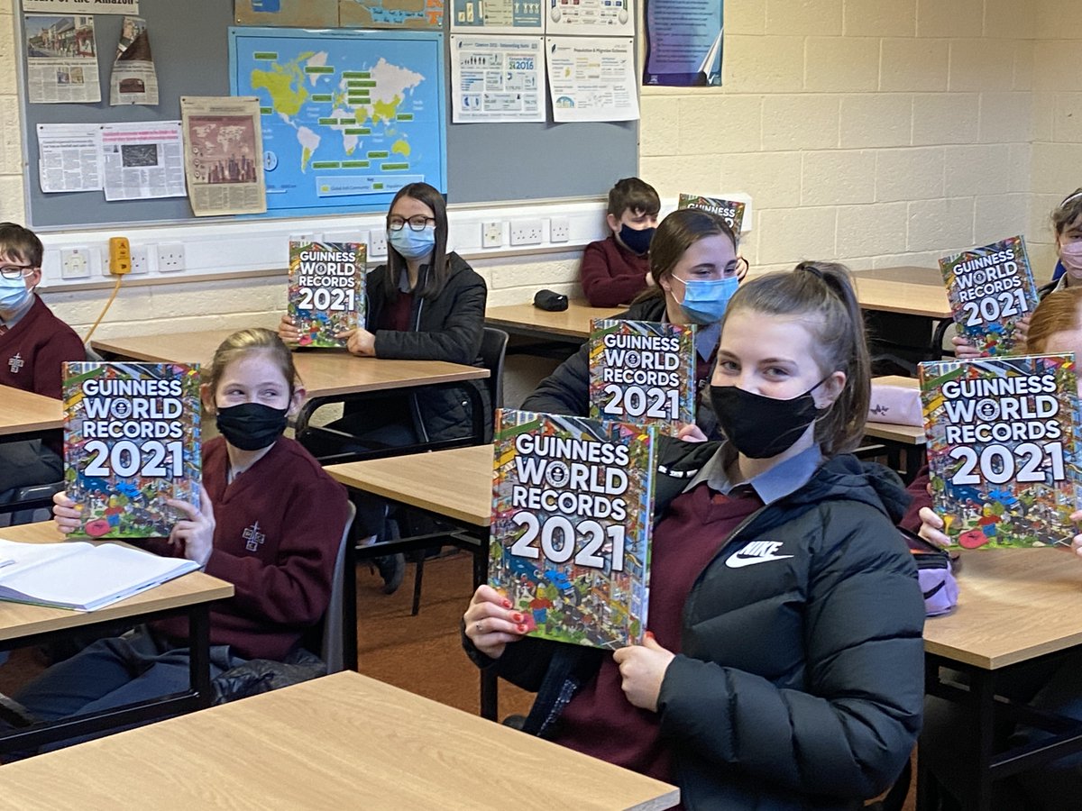 Falcarraghlib's tweet photo. 1st year PCC students received the #giftofreading from the library today to share with their nearest and dearest this Christmas. Happy Reading and Happy Christmas to a great bunch of students! @jcsplibraries #schoollibrariansmatter https://t.co/gtSCtAAB43