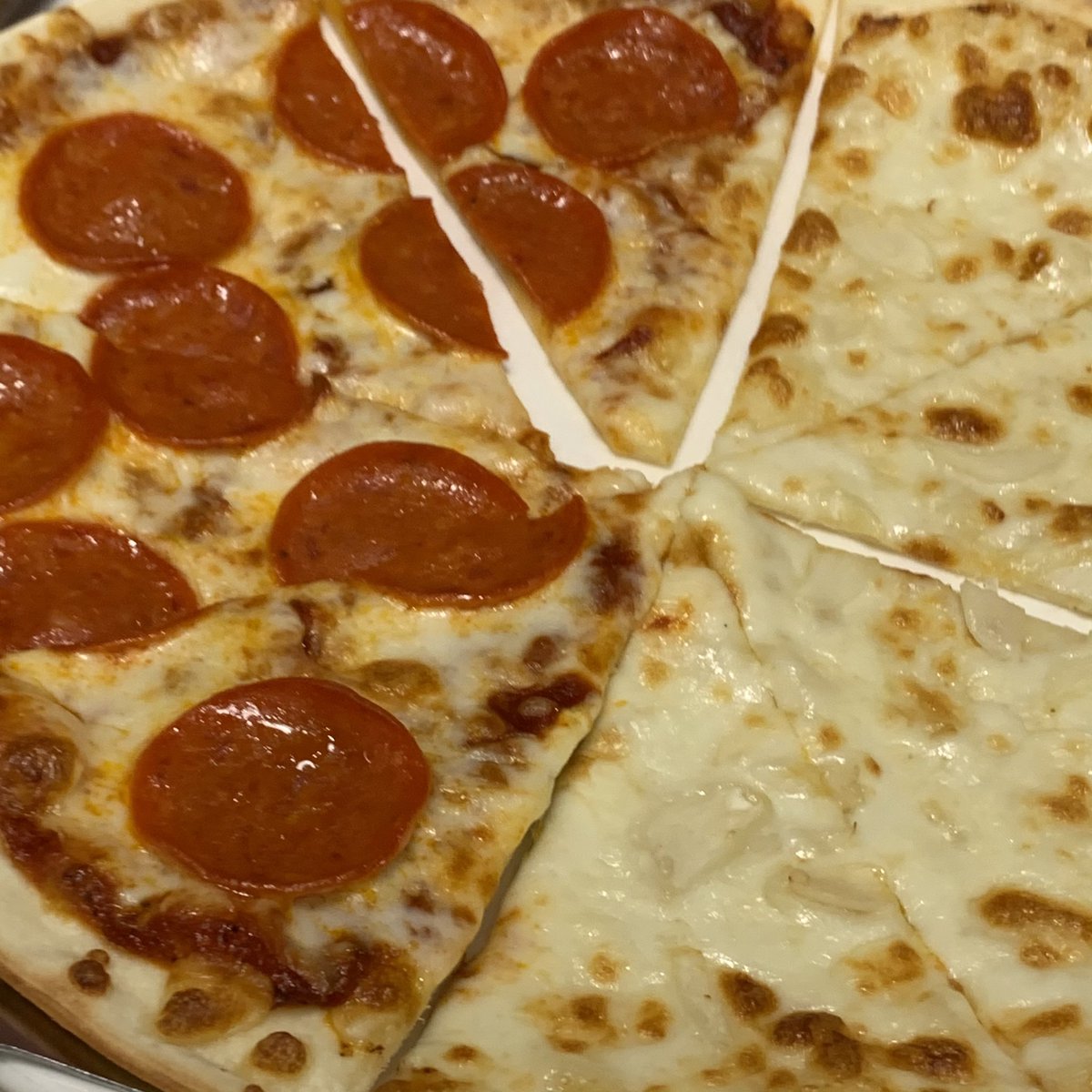 Seoga &amp; Cook 🍕🧄🧤 อาหารอิตาเลียนเกาหลีฟิวชั่น อร่อยยย ถ้าจอง eatigo มาได้ลด50%คือคุ้ม!!! พิซซ่ากอรกอนโซล่าจิ้มน้ำผึ้งคือดี เข้ากันแบบไม่น่าเชื่อ 555555 เซ็ตใหญ่ฮันซัง 630บาท พิซซ่า220บาทค่ะ เซ็นเวิลด์ชั้น 7 🍳🥙