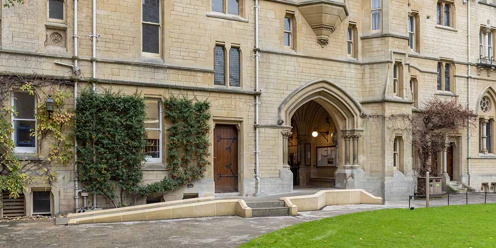The new ramp that improves access from the main entrance of Balliol into the Front Quad is all but finished - just waiting for its wrought-iron railings. More photos at instagram.com/balliolcollege…