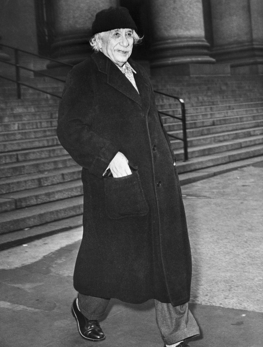 RT @AlbertEinstein: #ThrowbackThursday: Albert Einstein in New York City in the winter of 1952. #ItsColdOutside https://t.co/rQbTBxsARw