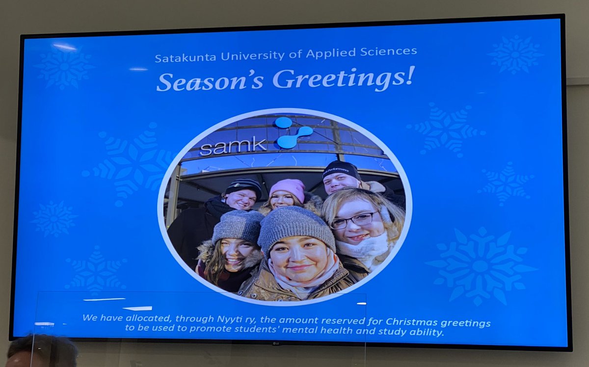 Pitkästä aikaa kampuksen käytävillä. Onpa virkistävää nähdä hymyileviä kasvoja, maskien takaa tosin. Rentouttavaa joulun aikaa odotellessa. #mysamk