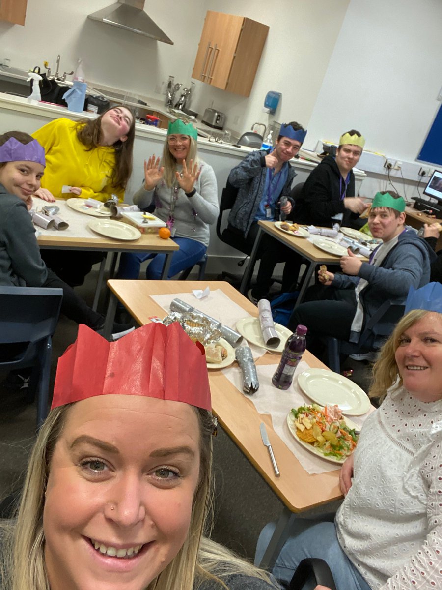 SelbyCollege's tweet photo. Students have enjoyed festive lunches within their course bubbles across college this week. Here’s a few snaps of our Entry-Level students enjoying their Christmas Dinner🎄
#SelbyCollege #Christmas #ClassBubble #FurtherEducation https://t.co/omrmf2J0E4