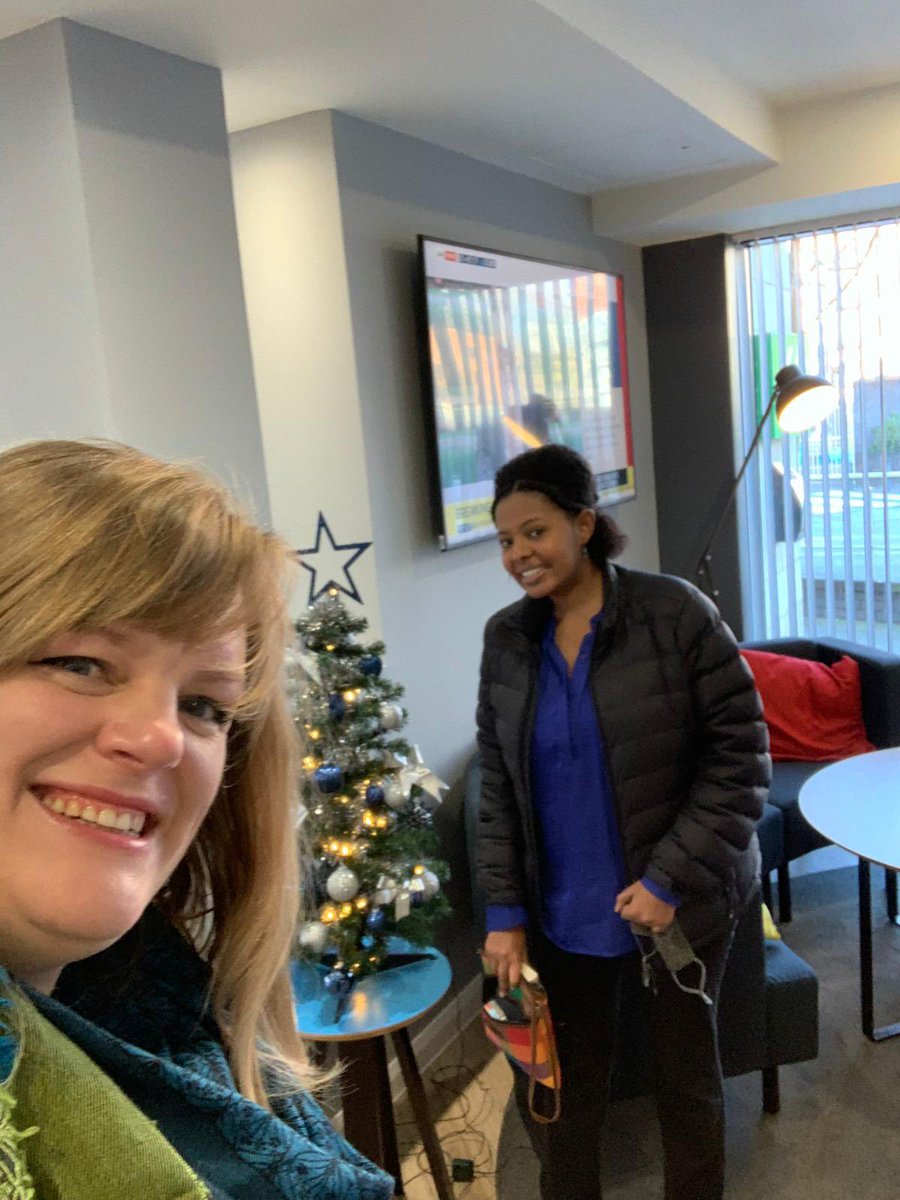 RefugeesAtHome's tweet photo. Day7 of #LockdownLights has longtime supporter & host @Rachel_Mantell with former guest @Areej03159623 - now a core member of our placement team - before appearing on @PackedLunchC4 to big-up hosting. We love them both. (#Xmastree a bit meh) #refugeeswelcome https://t.co/y2swPbFmQK