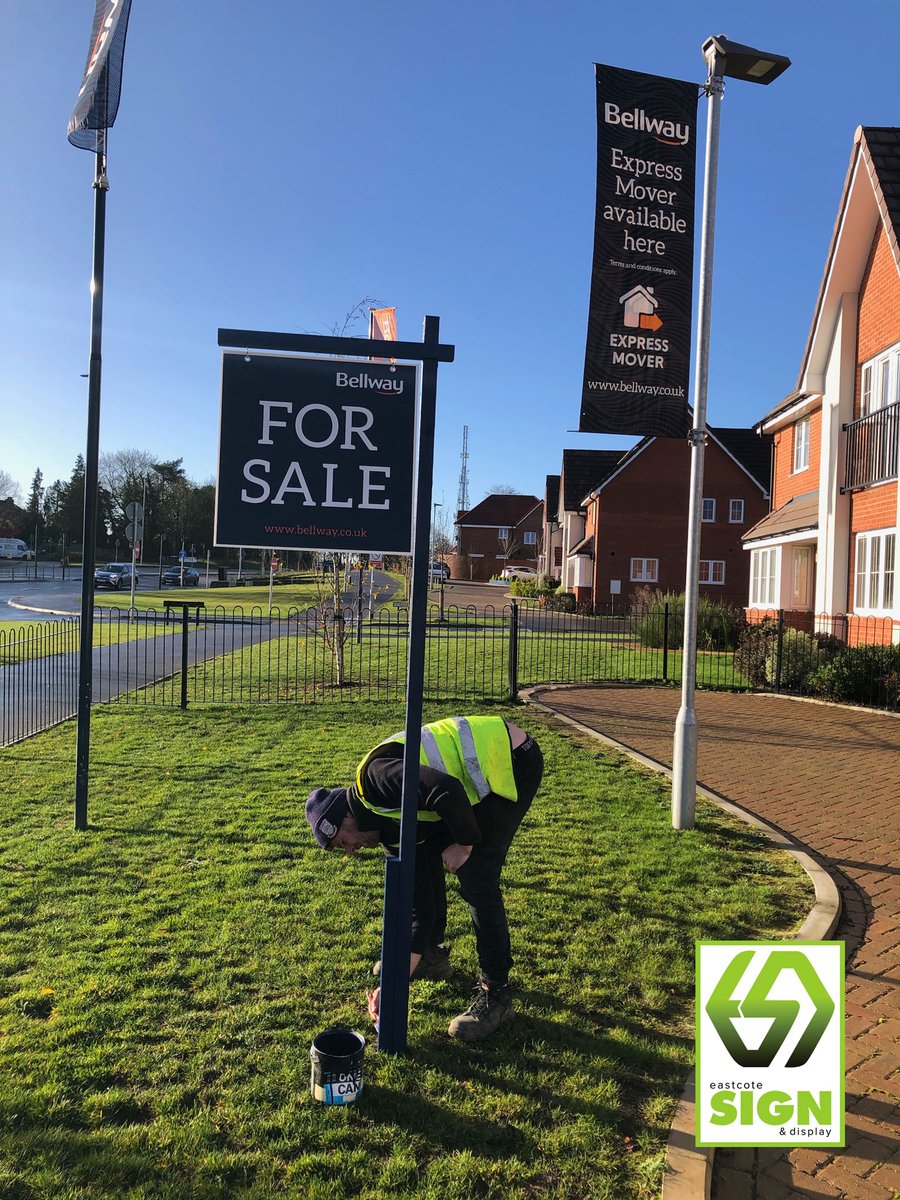 eastcotesigns's tweet photo. Old meets new with this traditional style "For Sale" sign for Bellway Homes Amen Corner development in Binfield, near Bracknell in Berkshire.

#HomeBuilders #Signage #SignageDesign #ForSale #Construction #London #Berkshire #Bellway https://t.co/YwIXLvHB2b