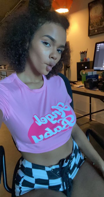 Busy being a big head brat 💓 https://t.co/l2ZYW6bKuO<a href="/tag/mvsales"class="tags"><span>#mvsales</span></a>