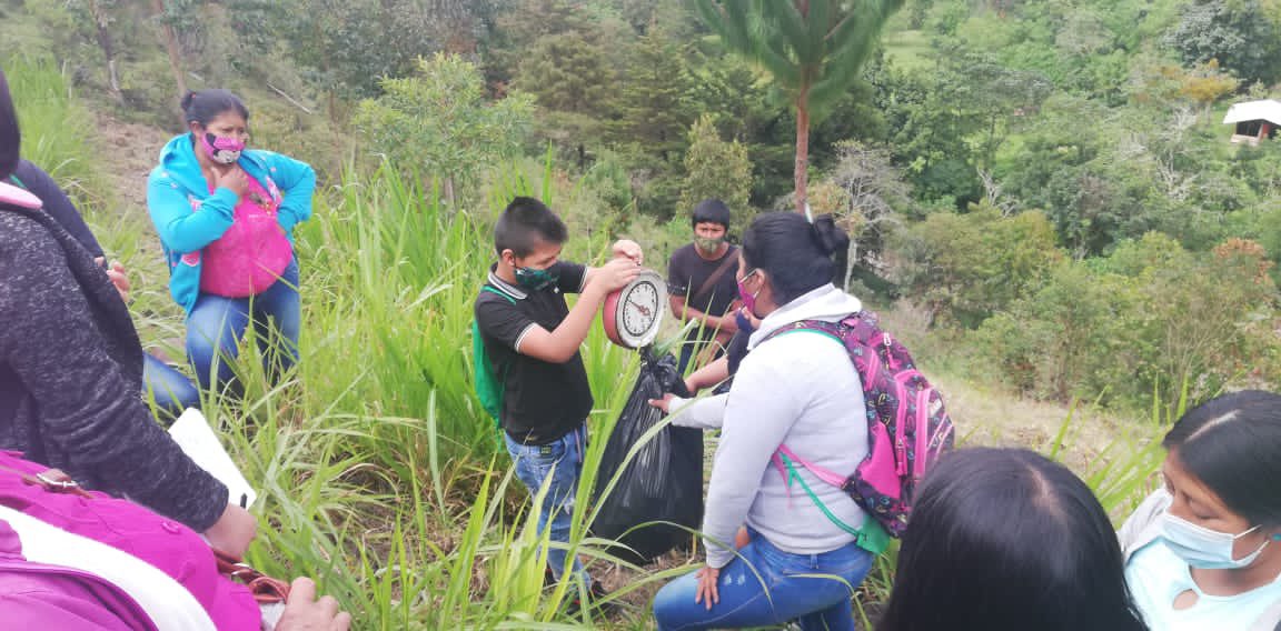 AlcaldiaPopayan's tweet photo. #DíasDeCampo | Visitamos las Veredas: San Ignacio, San Juan y La Laguna, para acompañar las buenas prácticas ganaderas y lácteas que se implementan en las zonas rurales.

Desde #SecDAFE se fortalecerán procesos de transformación de alimentos derivados de cadenas productivas.🐄🥛 https://t.co/fyNrFl9Tm1