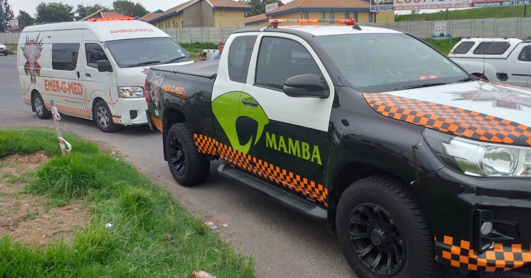 EMER_G_MED's tweet image. 《Primrose》 #TM04 &amp;amp; #A09 responded to a collision involving a motorcycle and a car. One patient with moderate injuries was transported to hospital.@GTP_Traffstats @_ArriveAlive @News24 @motocyclesafety@IOL #whensecondscount #primrose