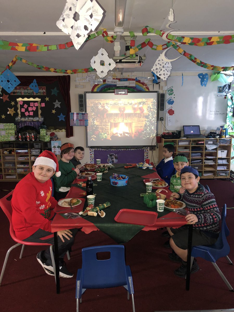 Michellebdavie2's tweet photo. It’s the most wonderful time of the year 🎄😍 @MrBarbourGTBG @MrsKHutchings @MissQuigleySEMH https://t.co/MjUuOC4Fyu