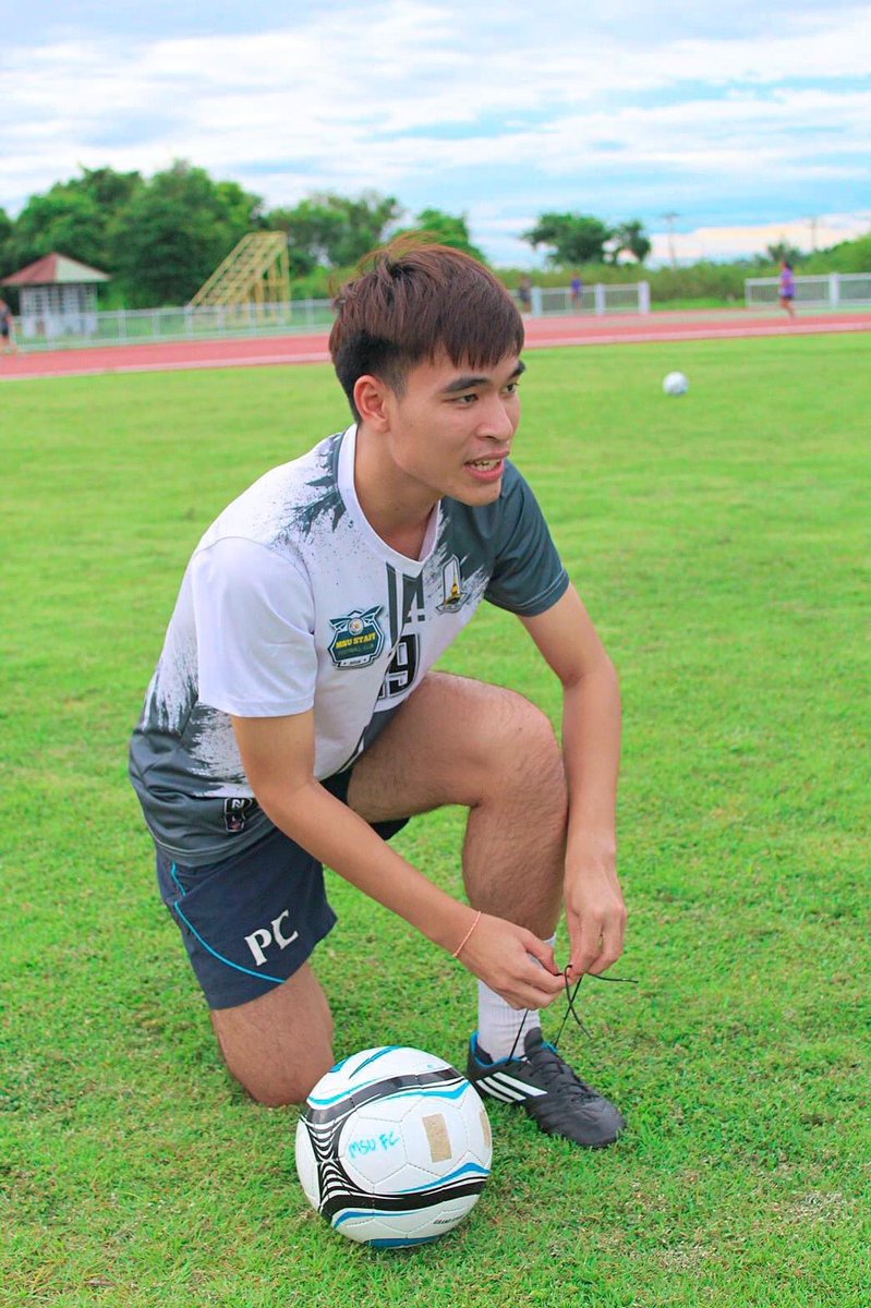 ZeedFootball's tweet photo. ตี๋หล่อ 😂 #นักบอล #นักบอลหล่อ https://t.co/HcDmv3qdIY
