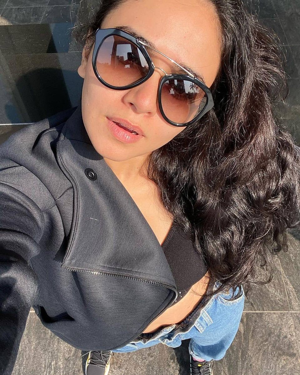MediaBuzz_PR's tweet photo. Amruta Khanvilkar's #sunkissed Selfie 🤳💛

#selfie #selfietime #amrutakhanvilkar #mediabuzzpr https://t.co/l9wIiHyMK7