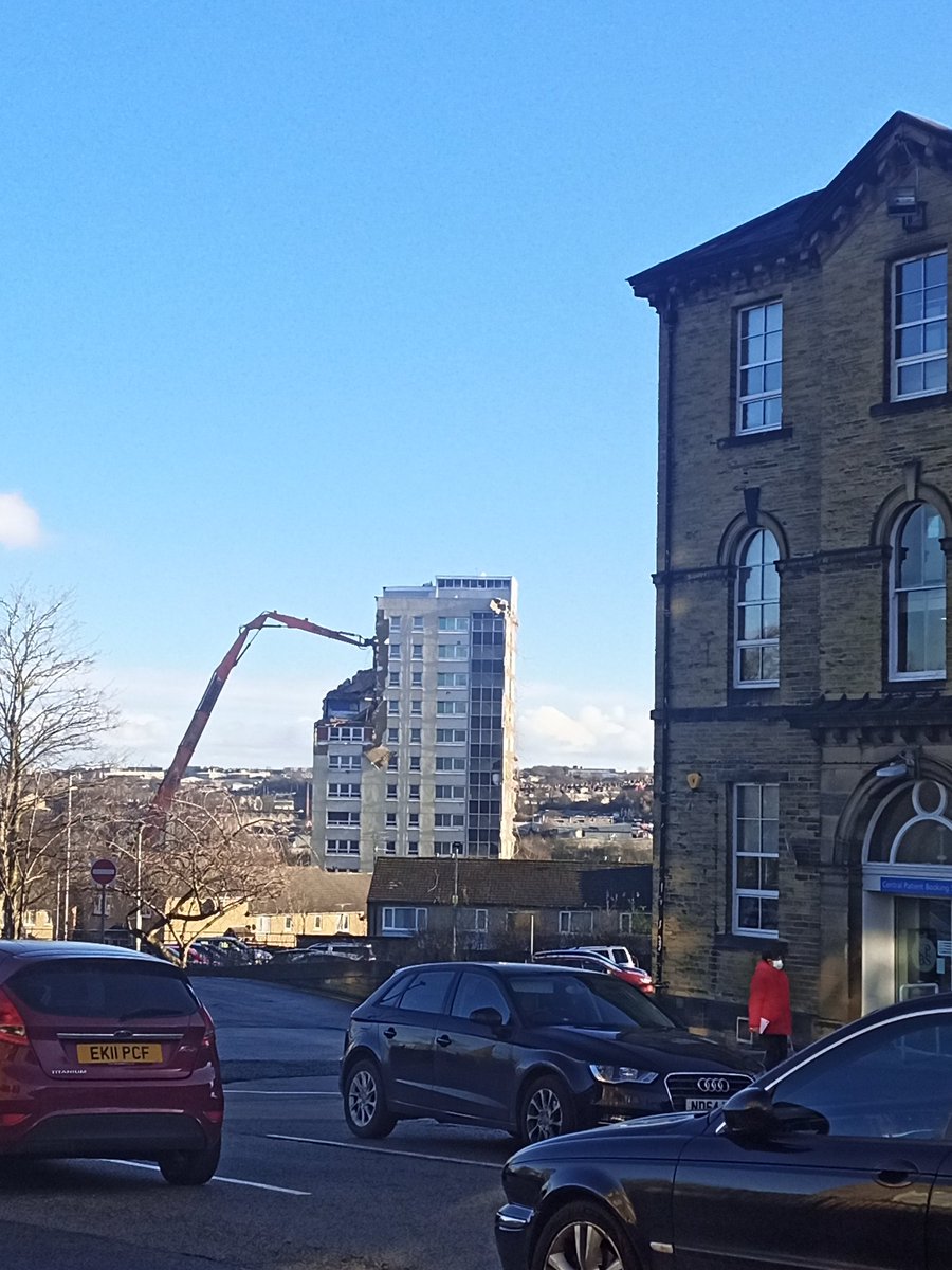 Skyline is changing <a href="/SLH_BTHFT/">SLH_BTHFT</a> can't believe how quickly the flats on Manchester road are coming down