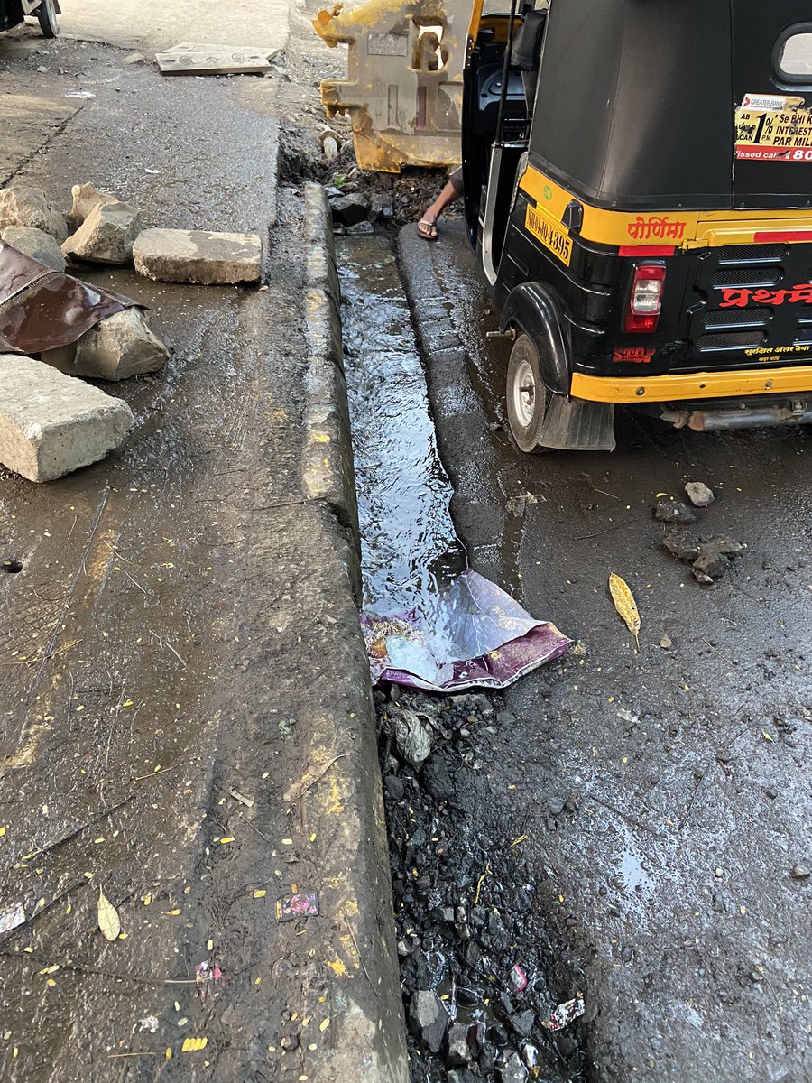 SumitGaikwad1's tweet photo. @TMCaTweetAway water pipe leakage in front of Thane Audi showroom, Manpada service road for almost more than 2-3 weeks.. No action. @PratapSarnaik @SJaiswal_IAS https://t.co/8baMgsFG0l