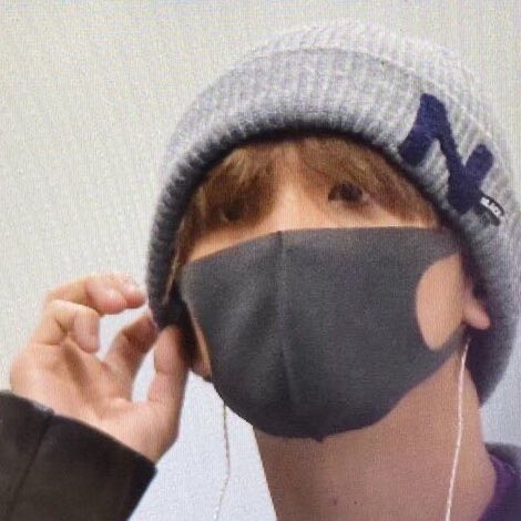 LHCLOOK's tweet photo. haechan + beanies https://t.co/NWMNBeNcJR