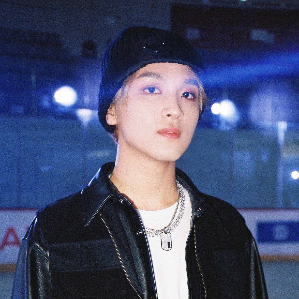 LHCLOOK's tweet photo. haechan + beanies https://t.co/NWMNBeNcJR