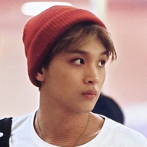 LHCLOOK's tweet photo. haechan + beanies https://t.co/NWMNBeNcJR