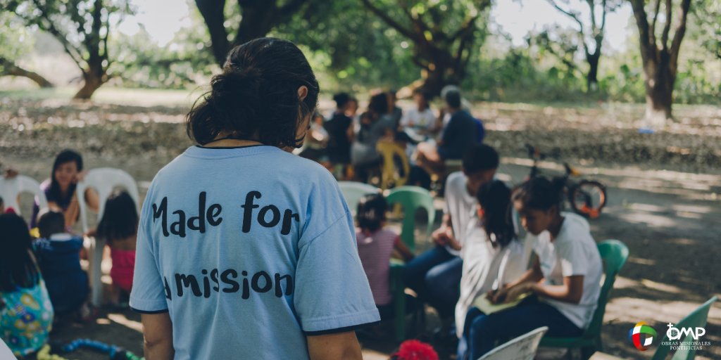OMP_ES's tweet photo. Gracias a todos los que en este día os acordáis de los misioneros, que están lejos entregando su vida a los demás, más aún en un año tan complicado como ha sido este 2020. En nombre de todos ellos, ¡muy feliz año nuevo! #findeaño2020 #oremosxmisioneros https://t.co/FPSBFHSs1e
