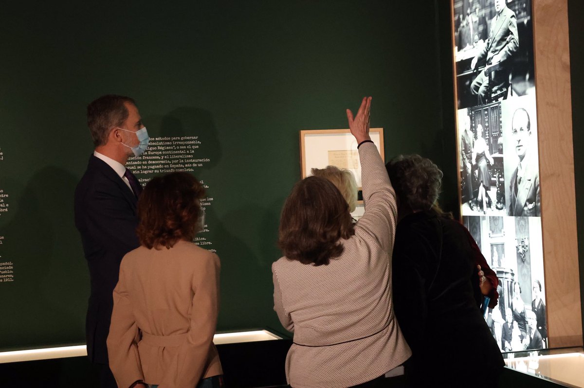 CasaReal's tweet photo. El Rey preside la inauguración de la exposición “Azaña: intelectual y estadista. A los 80 años de su fallecimiento en el exilio”. https://t.co/T5WJmOQ909 https://t.co/gsBaMYyPCq