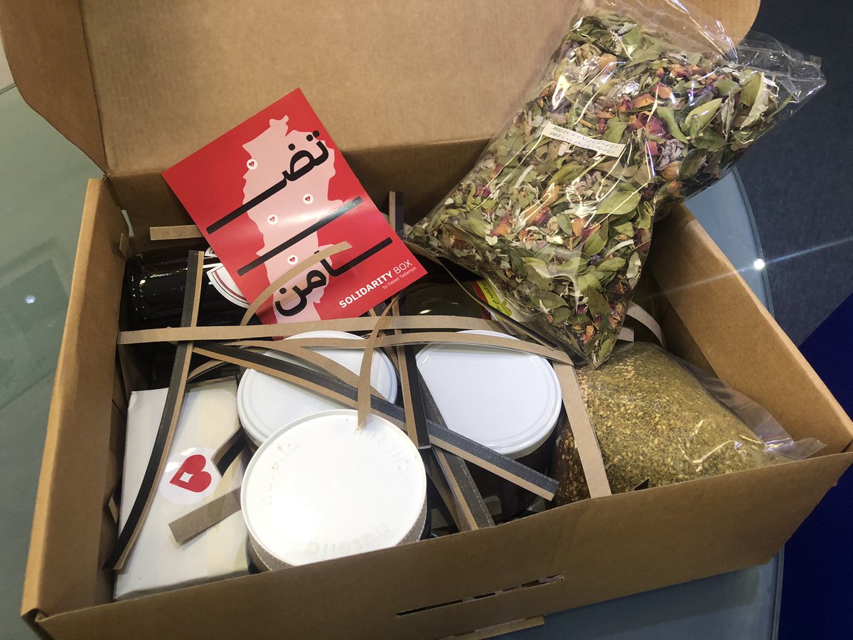 LarissaAounSky's tweet photo. Another great gift box 📦 🎁
In these difficult times let’s support our local products .. #SolidarityBox @daleeltadamon https://t.co/1CmeN6lZwX