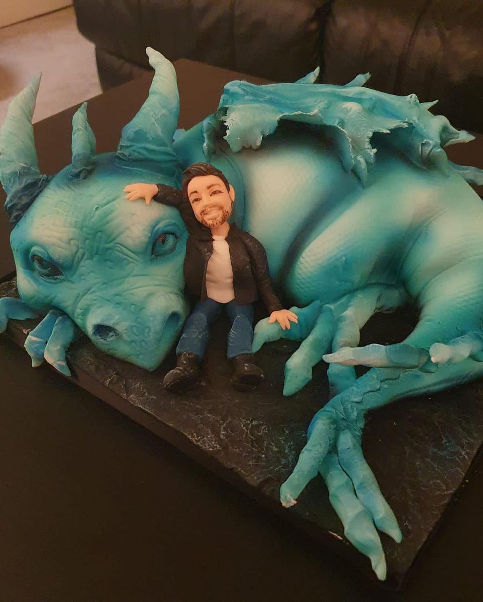 cakes_new's tweet photo. 🥳Gobsmacked Josh was surprised with this amazing Bespoke Dragon Cake to mark his 30th year; lockdown style!🐉Check out the resemblance with the figurine.. like looking in the mirror!🧔🏻#newcakes #newcakesberkshire #lockdownbirthday #mythicalcreatures #throwbackthursday #bespoke https://t.co/ziq4UdSim6
