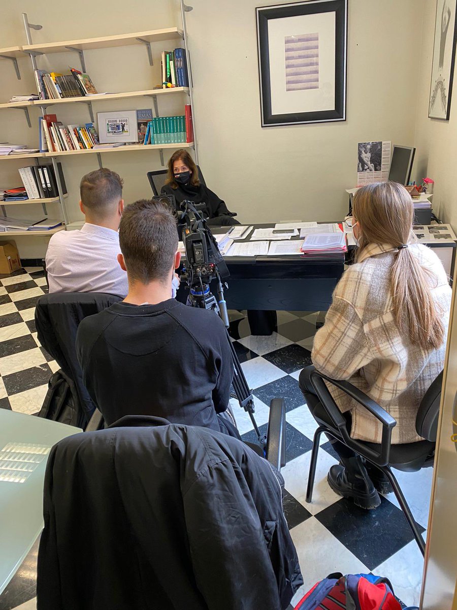 meeeri211's tweet photo. Continuamos trabajando en nuestro proyecto #Proycom      Hoy hemos tenido el placer de entrevistar a la directora de Cultura del ayuntamiento de Zaragoza, Elena de Marta, contando con el apoyo de todo nuestro equipo! @Joorgealarcon @FCasado17 @yago_hdz https://t.co/7sHHxckTcl