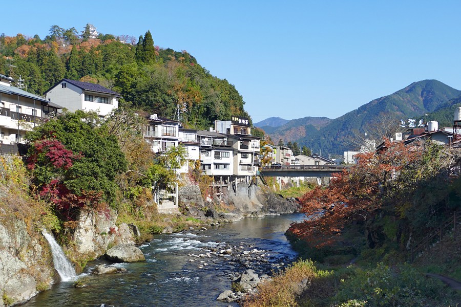 TravelWithKat's tweet photo. Gujo-Hachiman, Japan’s Water City and the Castle in the Sky #GoCentralJapan #Castles #travel https://t.co/0fNI2lW102 https://t.co/AB1mdeaTIY