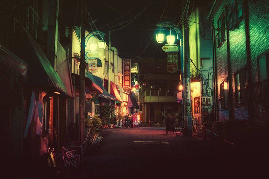 fubiz's tweet photo. Night Photography in Tokyo’s Back Alleys https://t.co/uD3U1lBSxL https://t.co/MeuYvDK8KQ