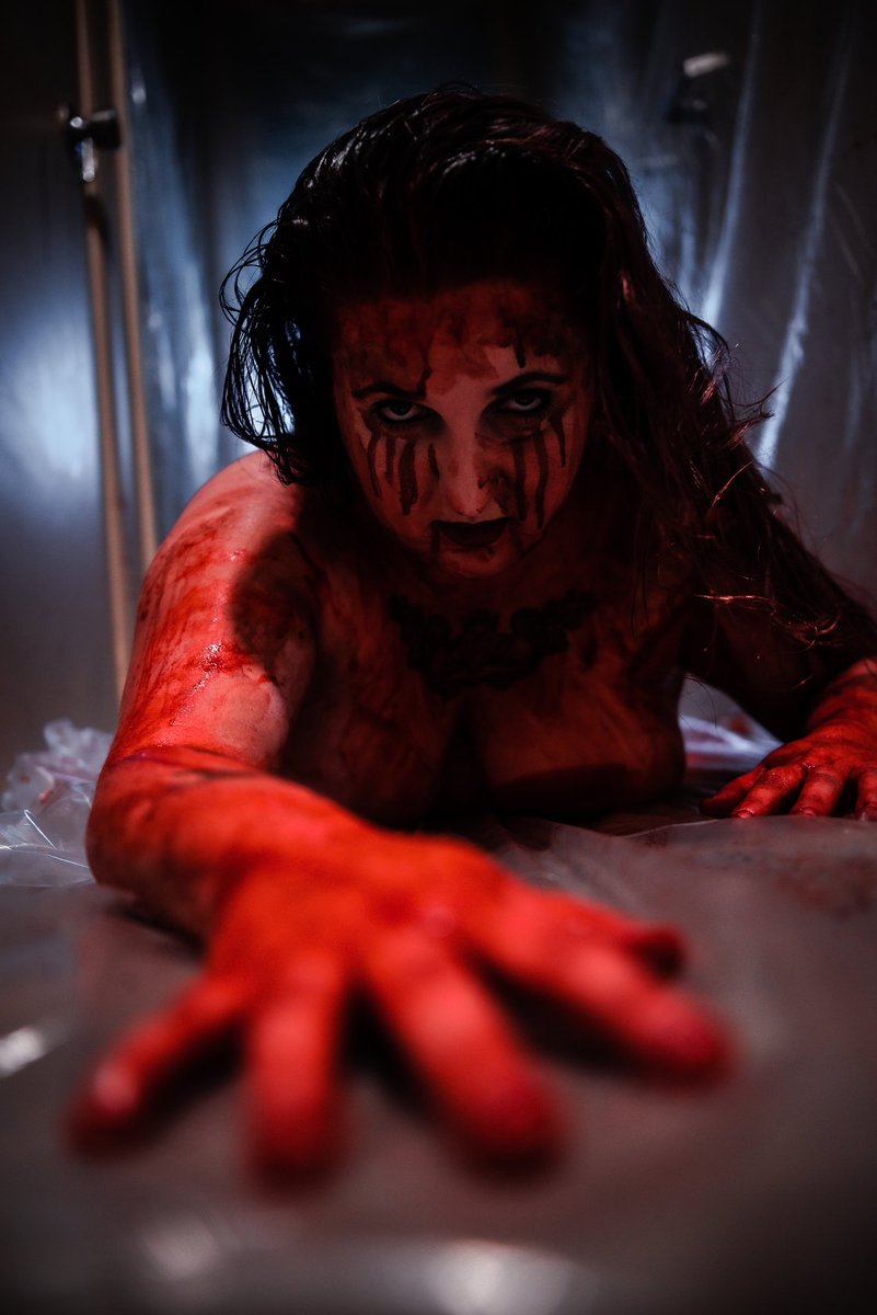 shutterpandaxo's tweet photo. I know it's Christmas time, but it's always Halloween for Willow. Model: @ willowstar0423 on instagram 
#tennesseemodel #shutterpandaphotography #willowstar #alternativemodel #goreporn #bloody #Halloween #fakeblood #nashvillemodel #model https://t.co/p88nGJ6RF4
