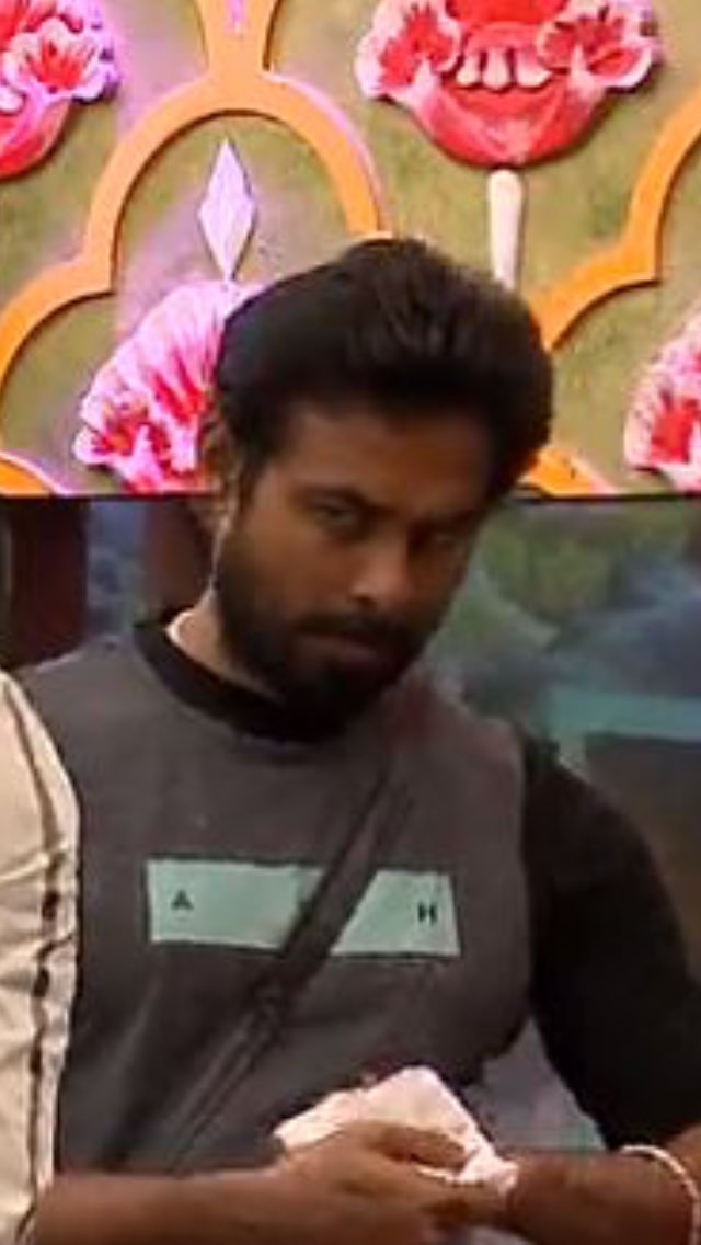 Nellai_MSP's tweet photo. Who is correct?

#Aari   RT 🔄

#Ramya  Like ❤️

#BiggBossTamil 
#BigBoss4Tamil https://t.co/r1zumRNTrL