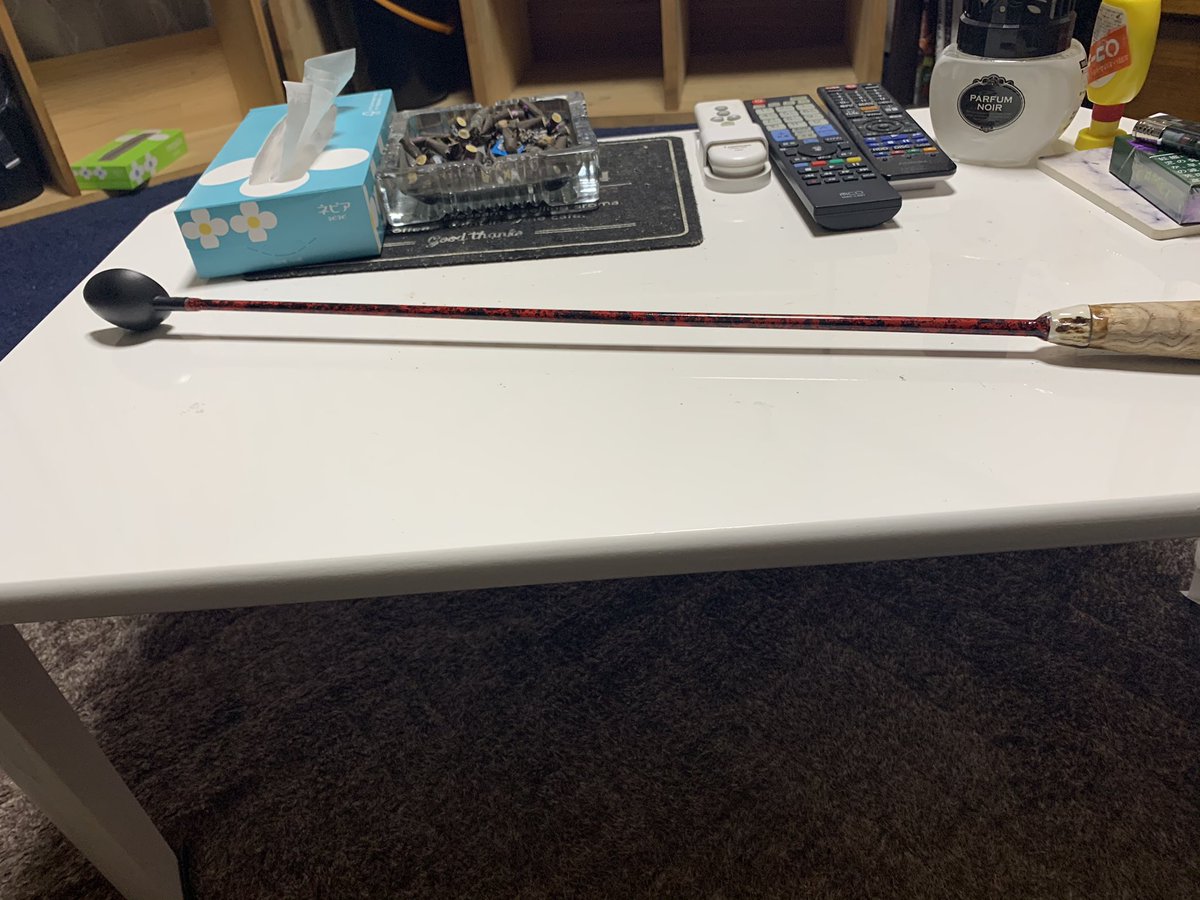 野村卓也 初めてのマキエ杓作り パート2 シャフトはラップ塗装に挑戦 グリップはタモの木をサンダーで削り出しして トップとエンドにシカのツノを取り付けました