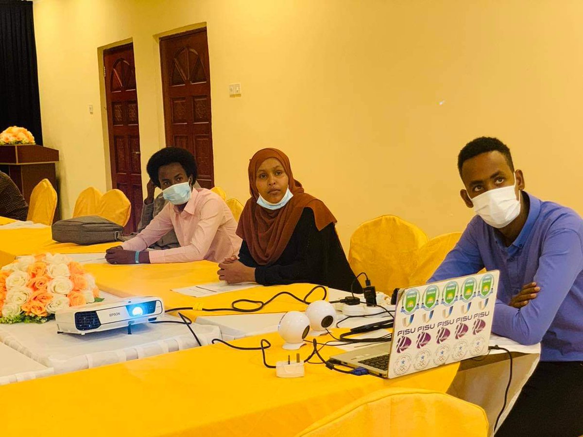SUSFSomalia's tweet photo. Mudane Cabduqadir Ysuuf Caraale oo ah Guddomiye ku xigeenka koowaad ee dhanka arrimaha dibadda oo kulanka uga qeyb galay barta ZOOM-ka ayaa ka warbixiyay waxqabadkii sannadkan ee Ururuka Jaamacadaha Soomaaliyed.

#SUSFAnnualMeeting2020
#SUSF2020 https://t.co/g4hAerYiAw