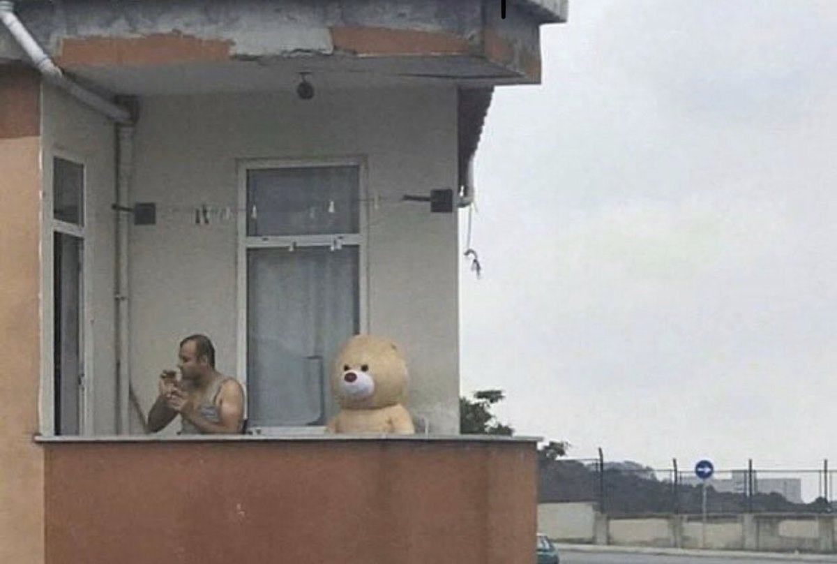 Yıkılmış bir yanım.