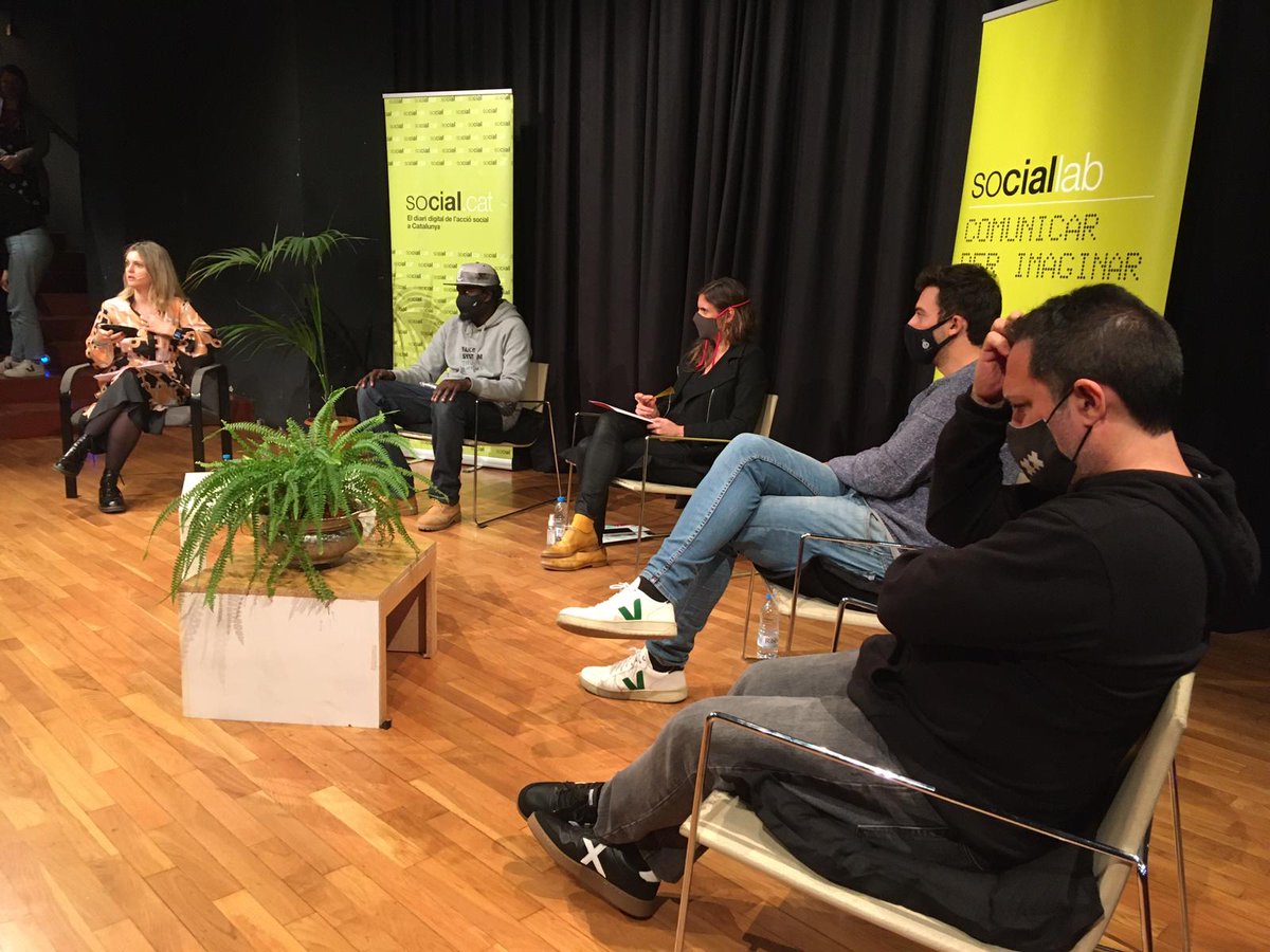 socialpuntcat's tweet photo. 🔴 Acabem la 4a edició del '#SocialLab: #ComunicarperImaginar'! Moltes gràcies per participar-hi! I gràcies a la #LaLluerna, per la sessió, i @TeGustInfusions, pels obsequis!
 
📽️ Recupereu el vídeo de la jornada! 👉 https://t.co/hGKSsrdR3A https://t.co/3hmlUcgx3F