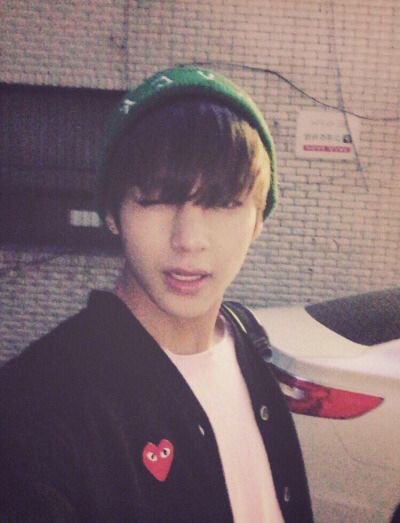 taehyung wearing beanies ; a cute thread 