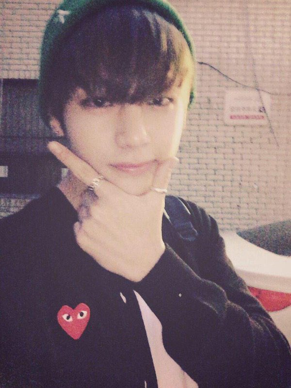taehyung wearing beanies ; a cute thread 
