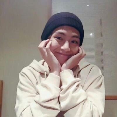 taehyung wearing beanies ; a cute thread 