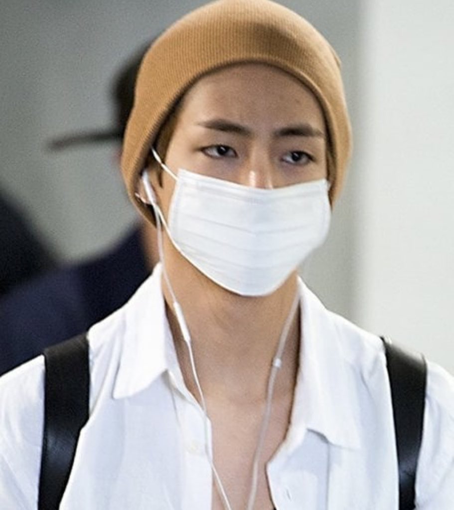 taehyung wearing beanies ; a cute thread 